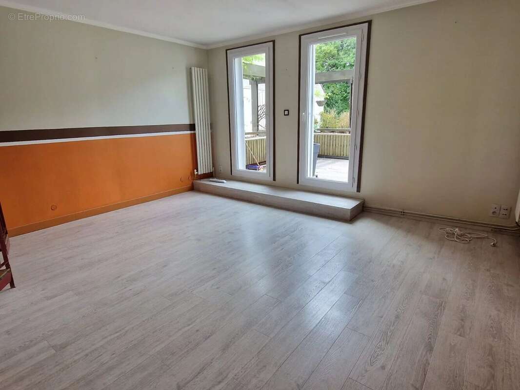 Appartement à MONTIGNY-LE-BRETONNEUX