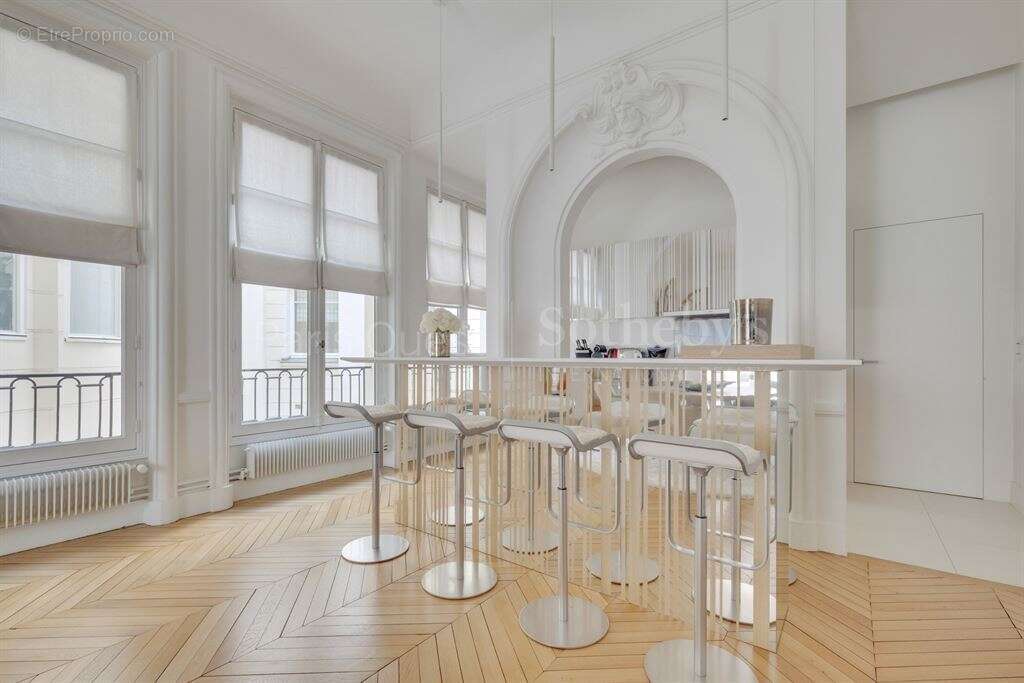 Appartement à PARIS-16E