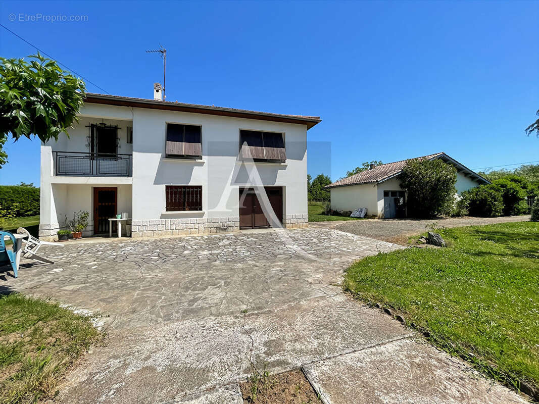 Maison avec dépendance et joli terrain - 3 chambres - photo 3
