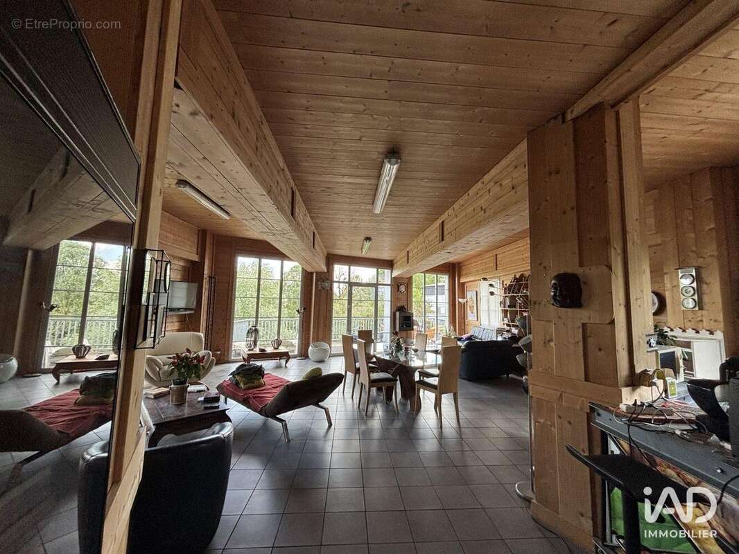 Photo 5 - Commerce à CUISERY