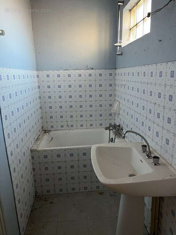 Maison à COURS-LA-VILLE