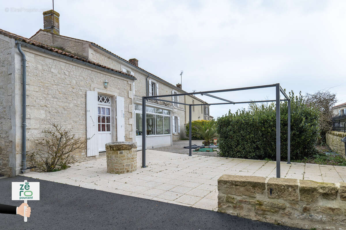 Maison à LES MAGNILS-REIGNIERS