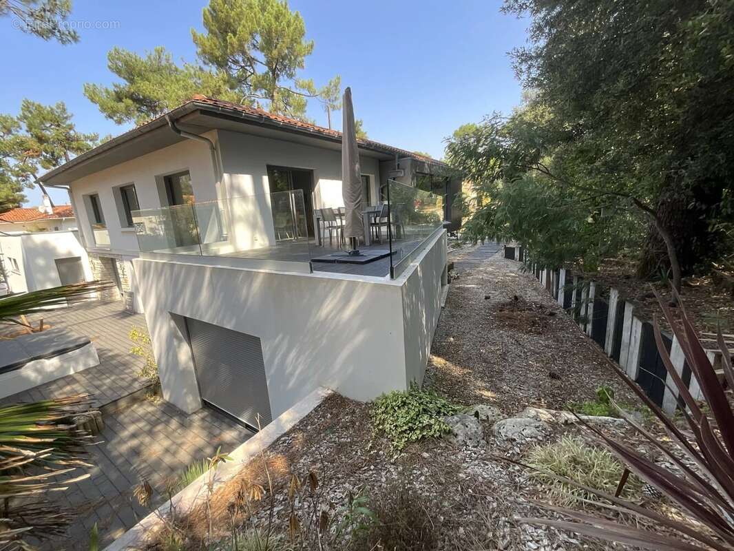 Villa contemporaine de 230 m² - photo 8