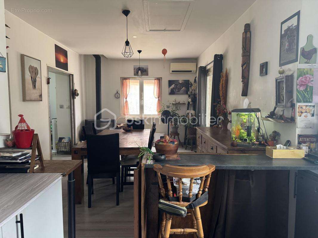 À La Roquebrussanne (83136), maison de plain-pied rénovée avec studio indépendant sur 1 650 m² de terrain plat et clôturé - photo 10