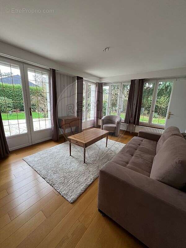 Maison à SAINT-ETIENNE-DU-ROUVRAY