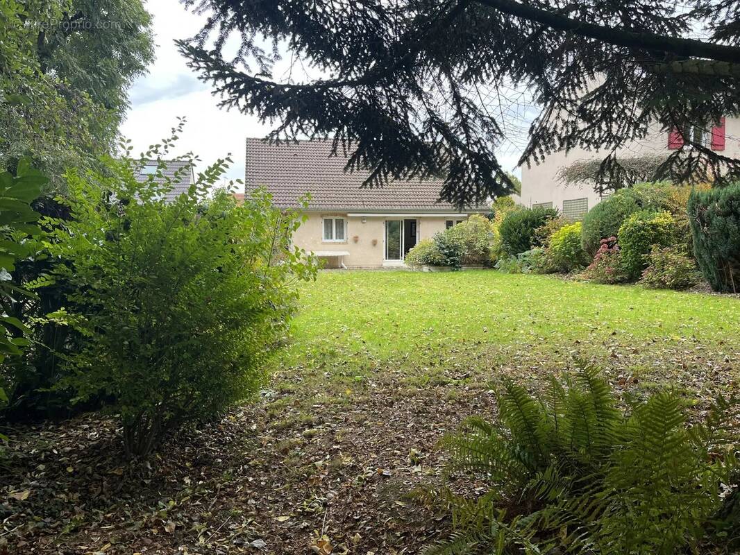 Maison à LES CLAYES-SOUS-BOIS