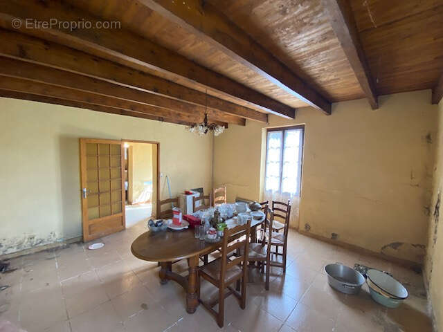 Maison à NEGREPELISSE