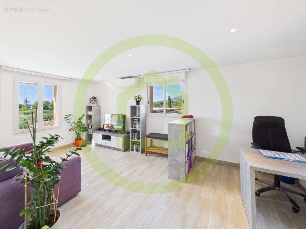 Maison à CHATEAUNEUF-GRASSE