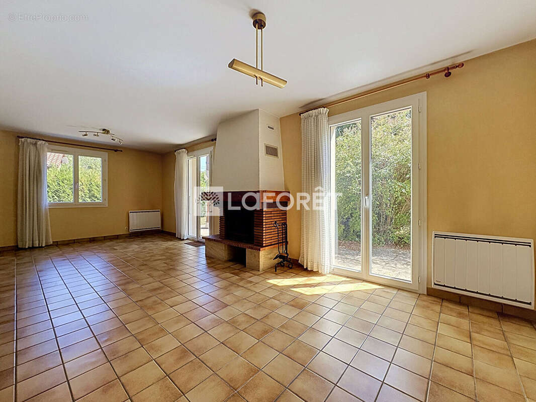 Maison Saint Denis Les Bourg 8 pièces 152 m2 - photo 3