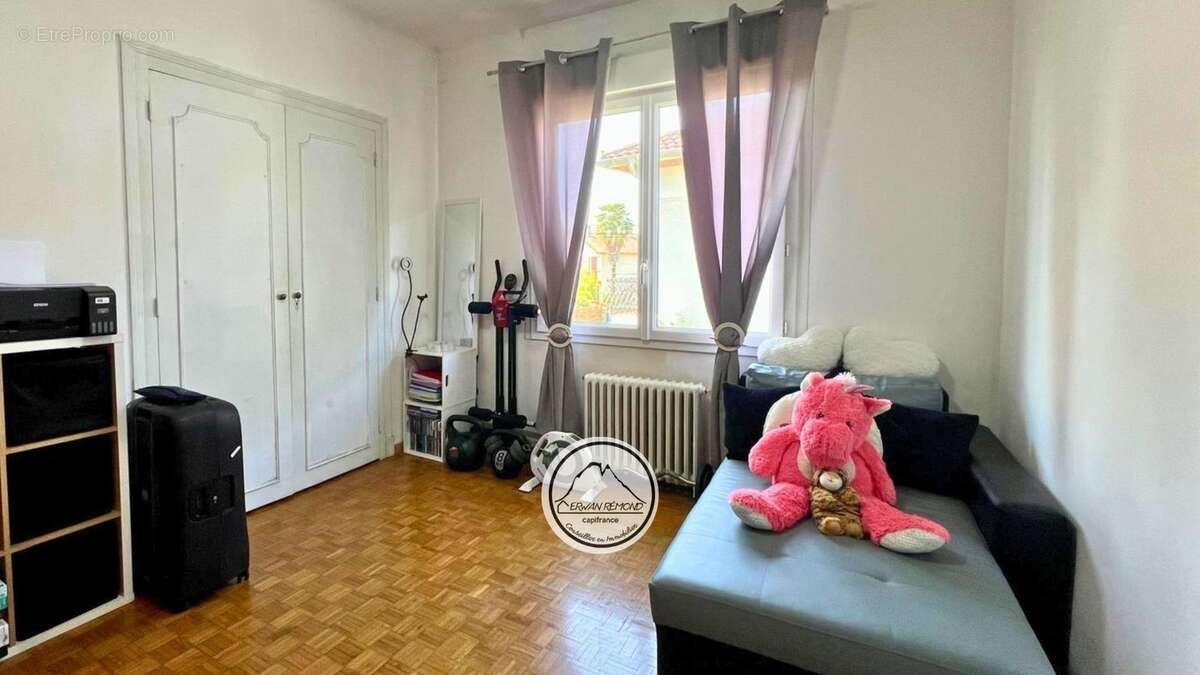 Pau nord – maison 178 m² – 4 chambres – deux espaces de vie indépendants – garage – jardin - photo 8