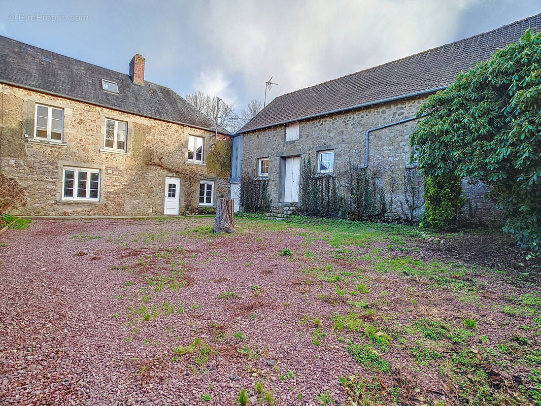 Maison à SAINT-PATRICE-DE-CLAIDS