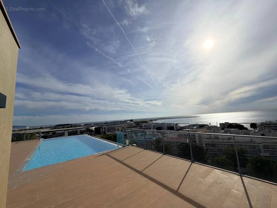 Appartement à SAINT-LAURENT-DU-VAR