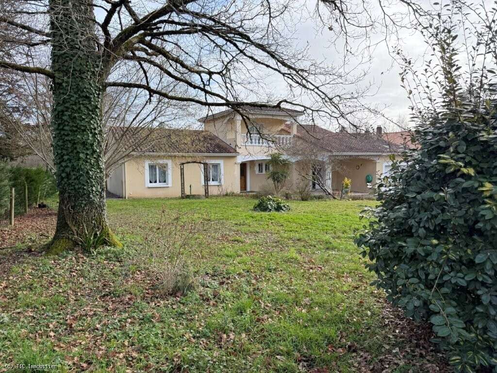 Maison à CONFOLENS