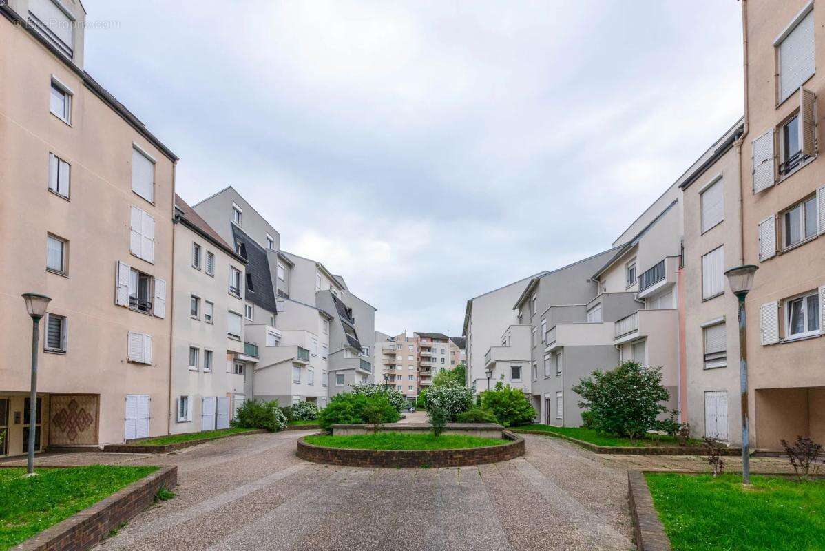 Duplex lumineux de 106 m² loué à Sannois - photo 7