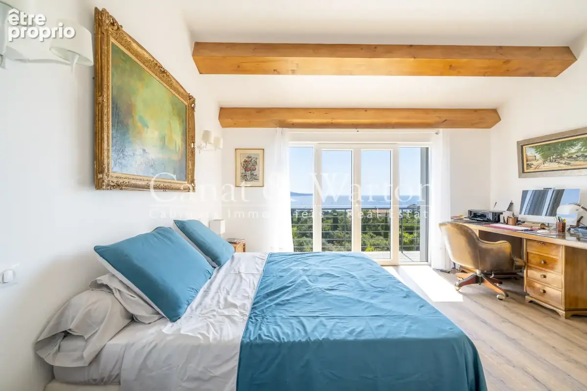 Proche de la plage avec une vue panoramique: villa rénovée à cavalaire avec piscine - photo 9