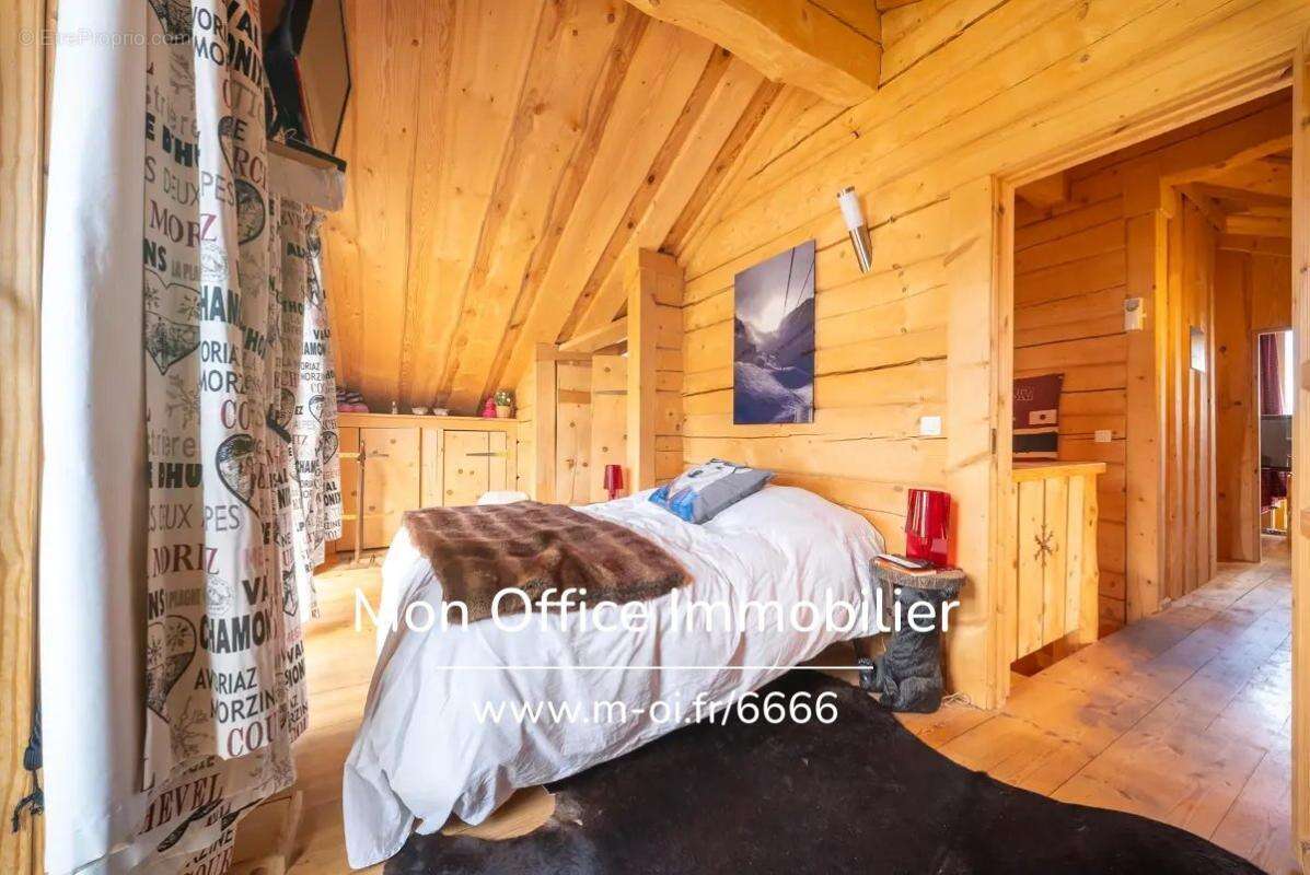 Référence : 6666-CLG. - Chalet de type 7 en madrier de 240m² sur une parcelle de 1500m² à La Joue du Loup - photo 7