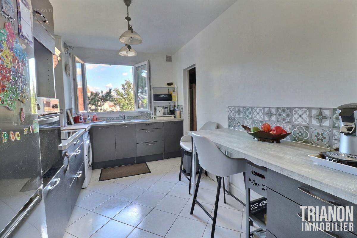 Appartement à LES CLAYES-SOUS-BOIS