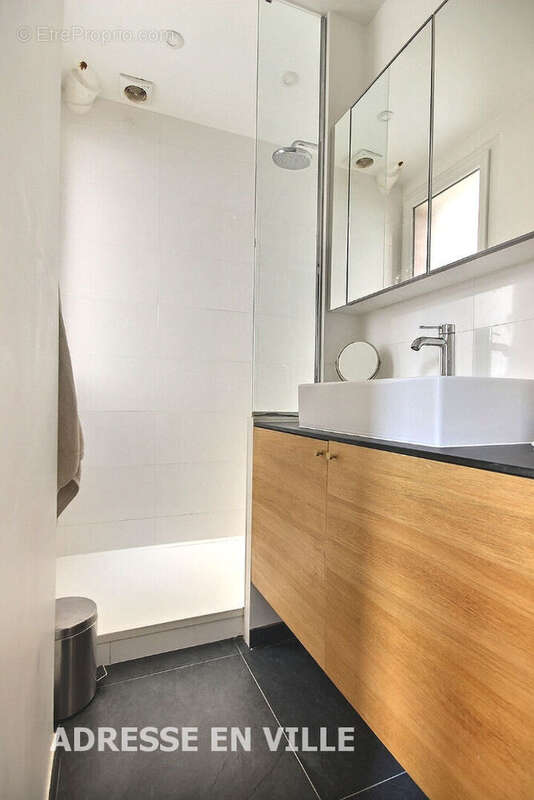 Appartement à LEVALLOIS-PERRET