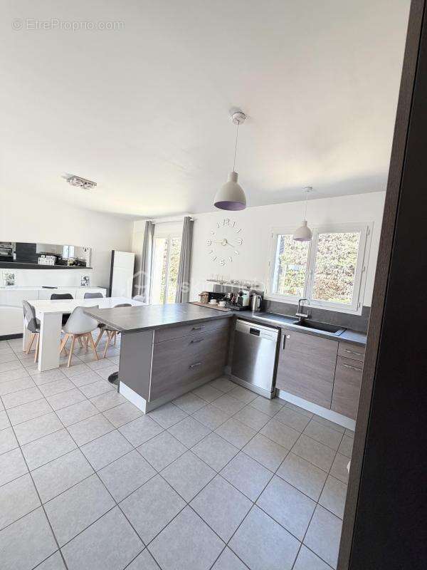 Vaugneray - maison familiale type 5 avec terrain 475 M2 - photo 4