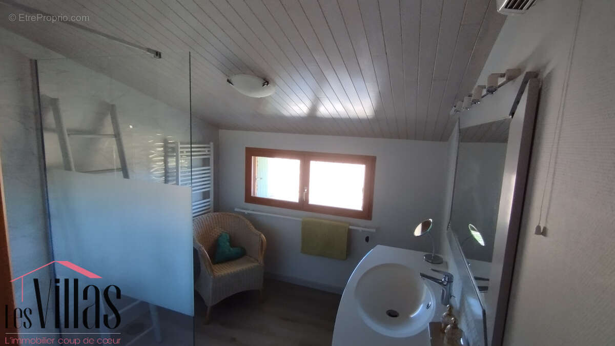 Mas de caractère rénové   195 m2 habitables sur plus de 550 m2 de terrain - photo 14