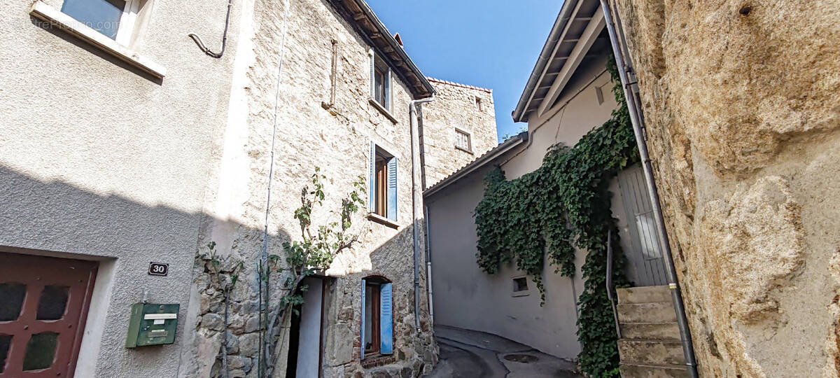 Maison à COLOMBIER-LE-JEUNE
