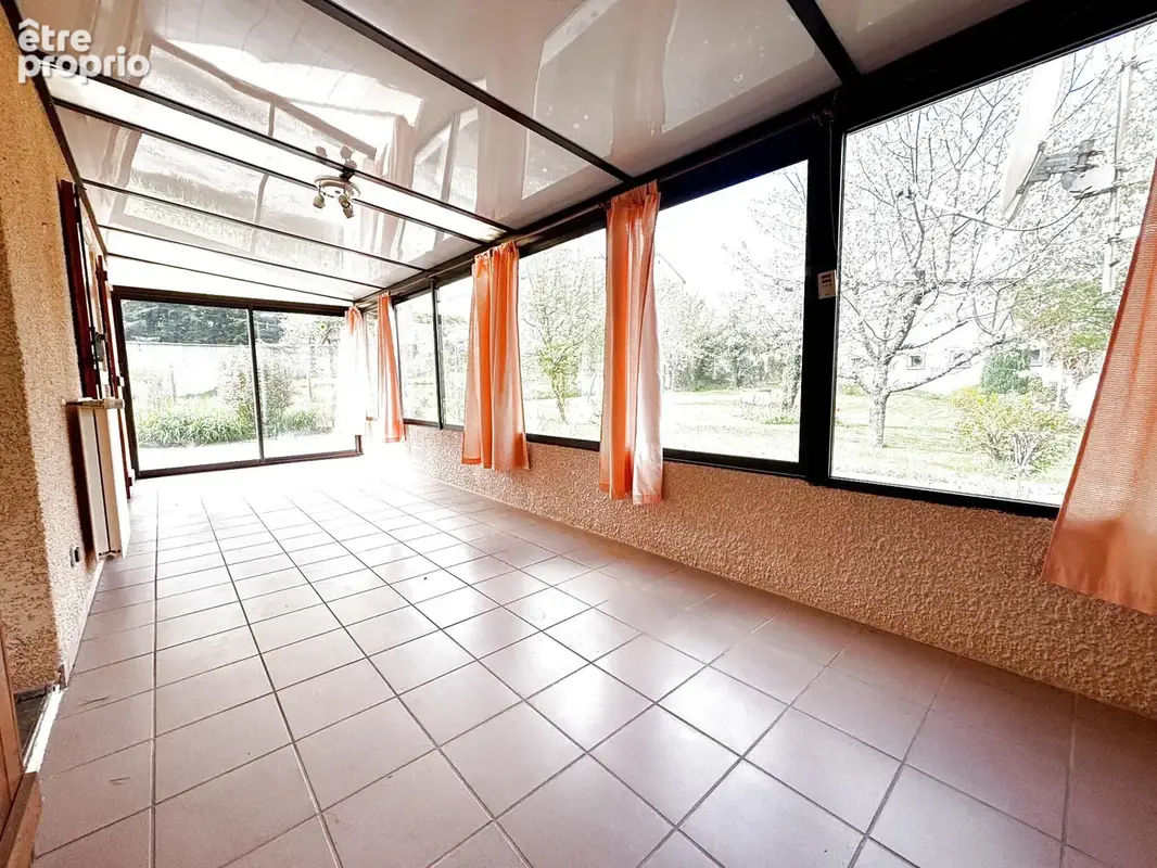 Maison de plain-pied avec terrain proche du centre de Sainte-Sigolène - photo 11