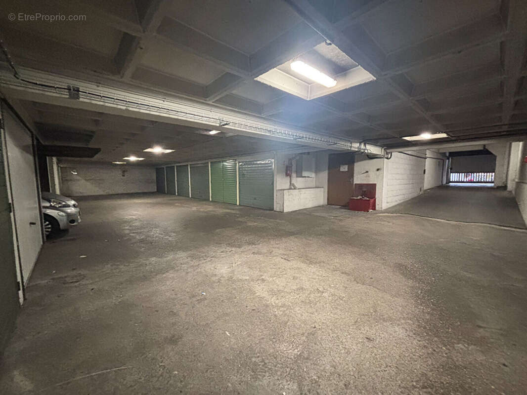 Parking à PARIS-14E