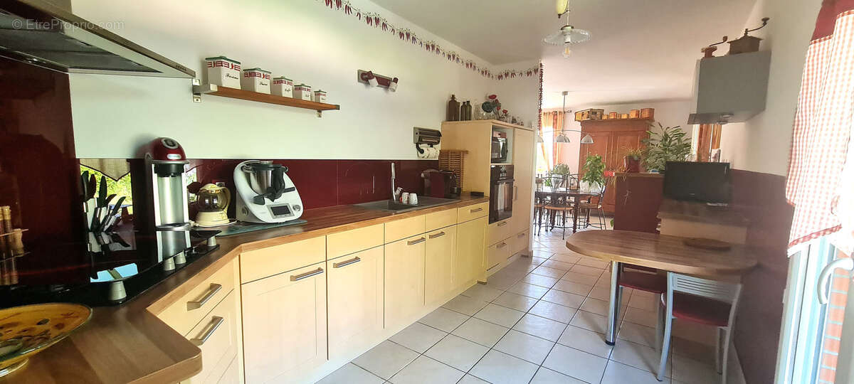 Belle maison T5 140 m2 habitables avec Piscine, Véranda et Double Garage-Proche Commodités et Gare - photo 10