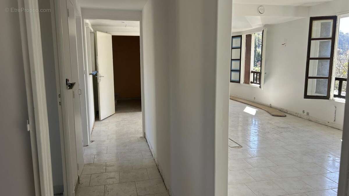 Appartement à ENTRAYGUES-SUR-TRUYERE