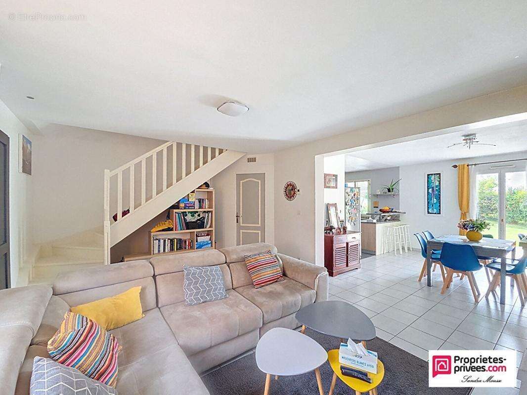 Maison à MAIGNELAY-MONTIGNY