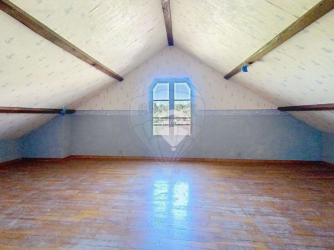 Maison à VILLENEUVE-SUR-YONNE