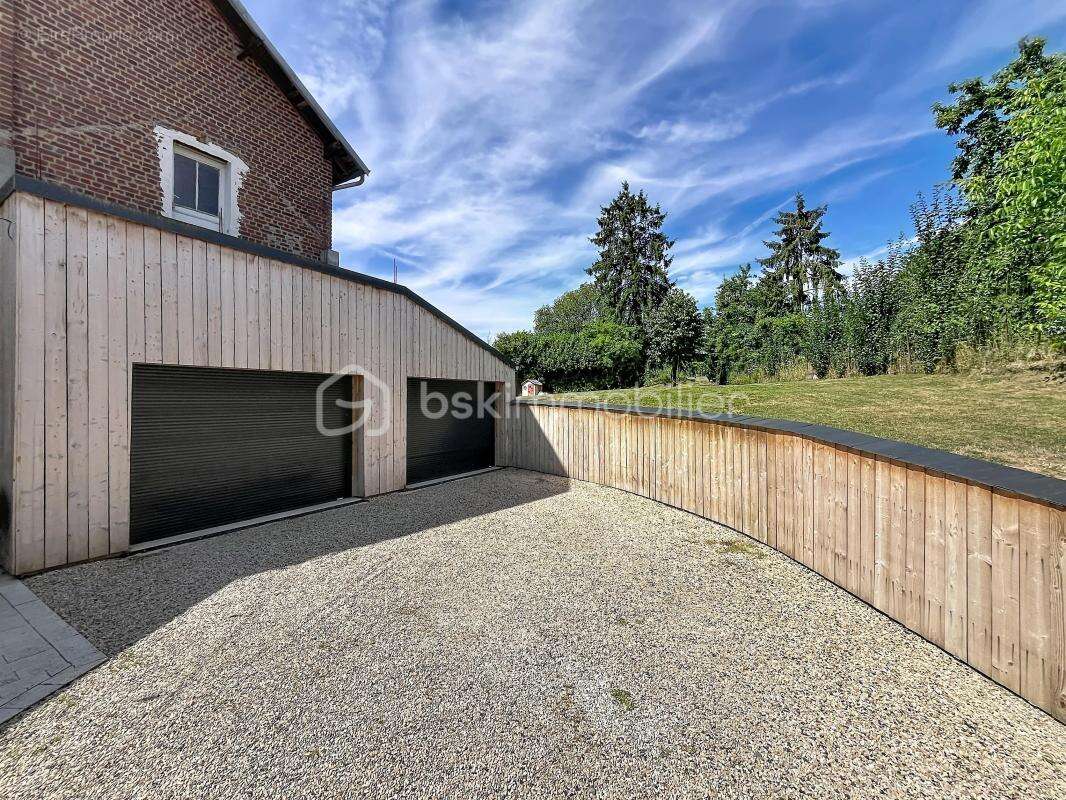 Maison renovee  - jardin et double garage -  potentiel +++ - photo 14
