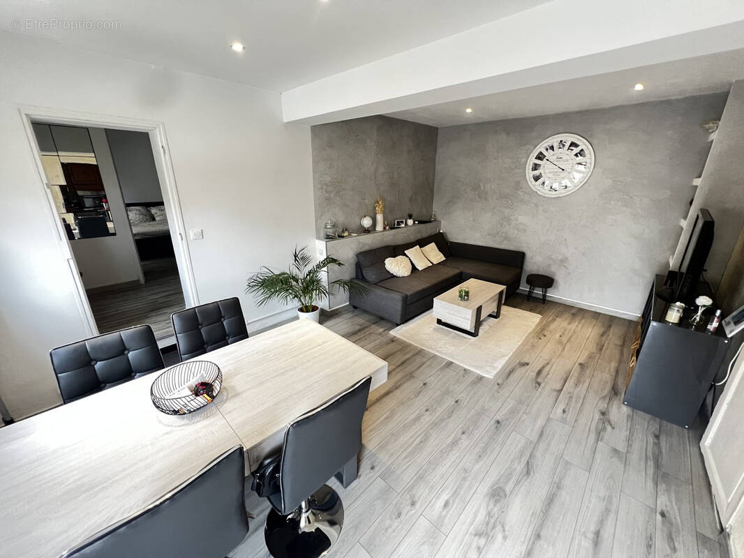 Maison à FONTVIEILLE