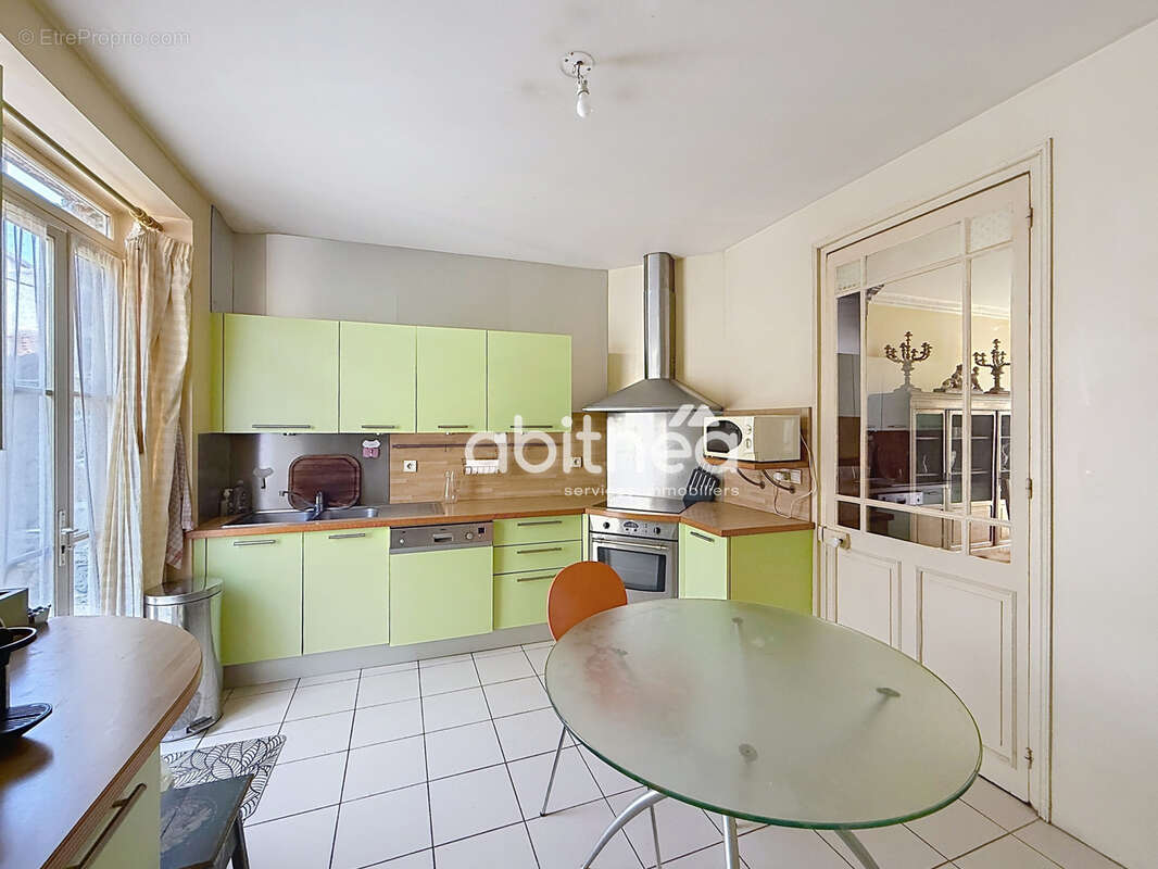 Ruffec Maison de ville 178 m2 3 chambres - photo 7