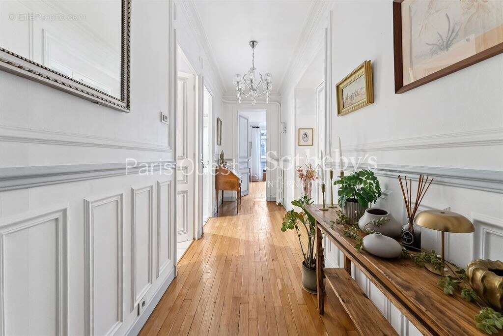 Appartement à NEUILLY-SUR-SEINE