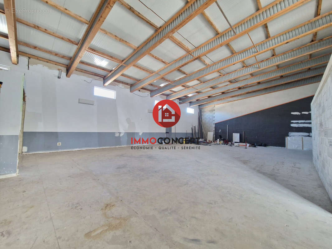 Commerce à BAGNOLS-SUR-CEZE