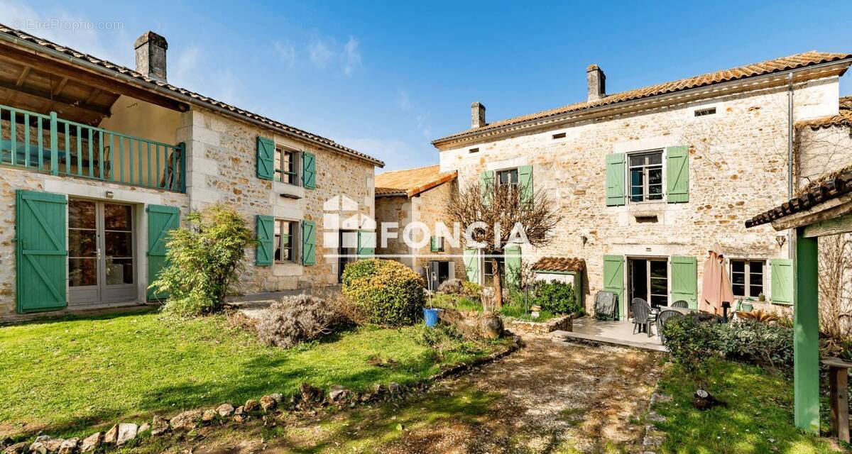 Maison à CHARRAS