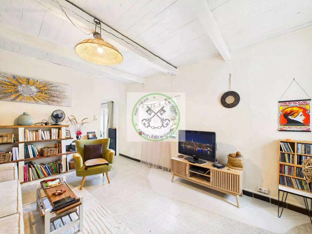 Maison à ROQUEBRUNE-SUR-ARGENS