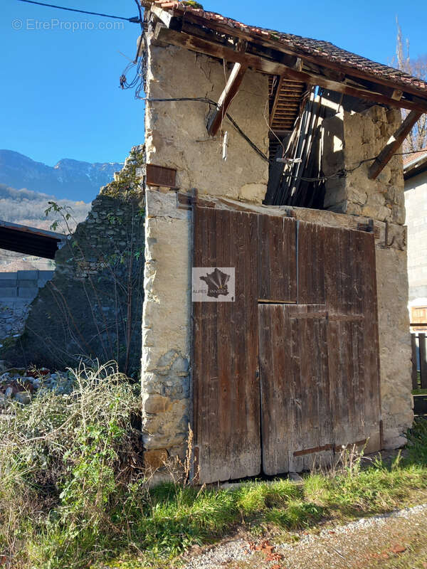 Terrain à CHAPAREILLAN