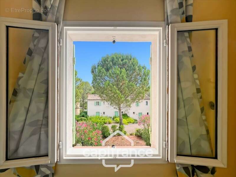 DOMAINE DE PONT ROYAL – Bastidon climatisé de 44 m², ravalé et parfaitement entretenu, avec jardin, 2 chambres et place de parki - photo 13