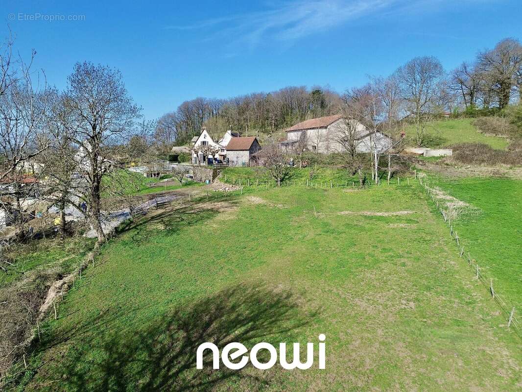Terrain à REILHAC