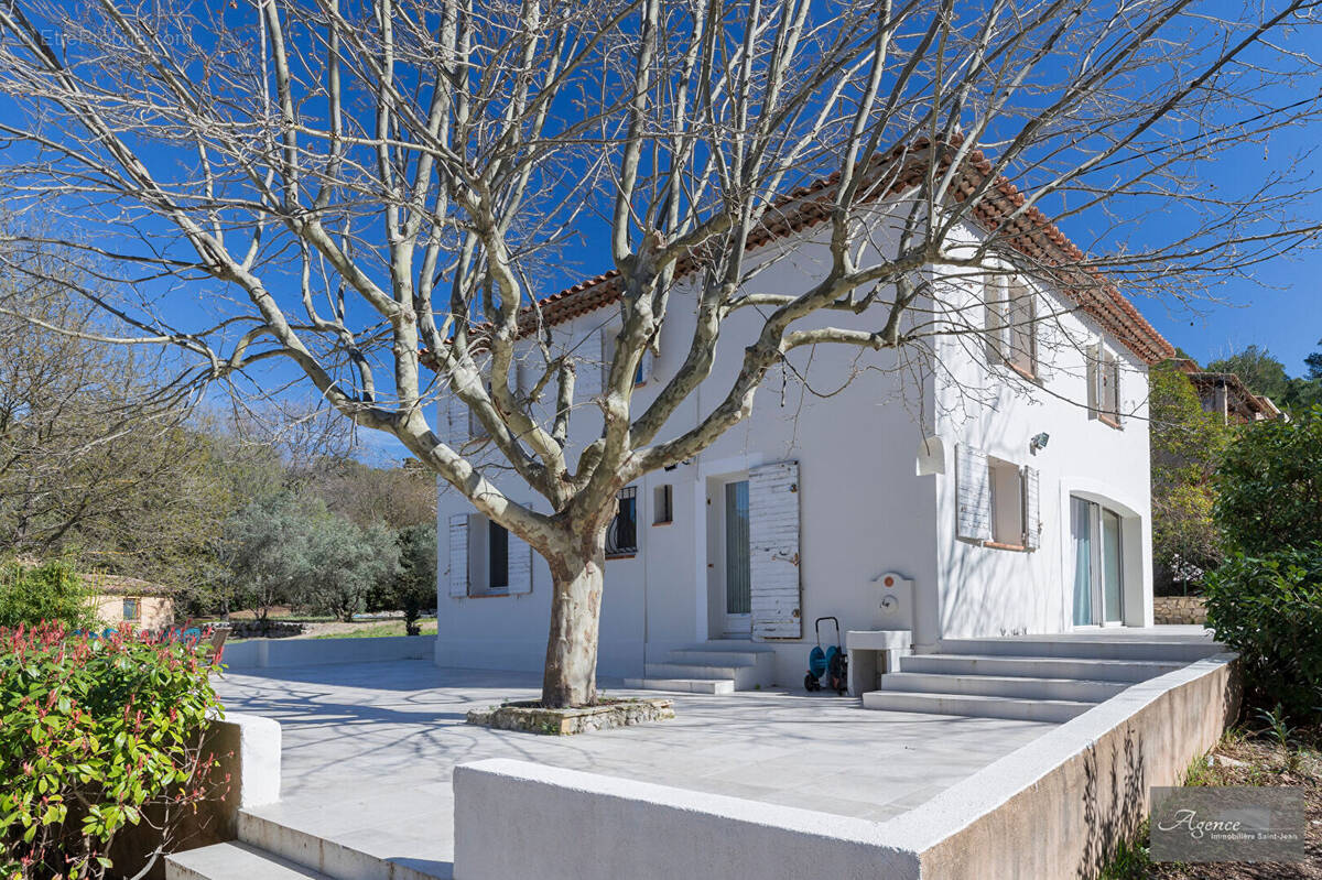 Maison à VENTABREN