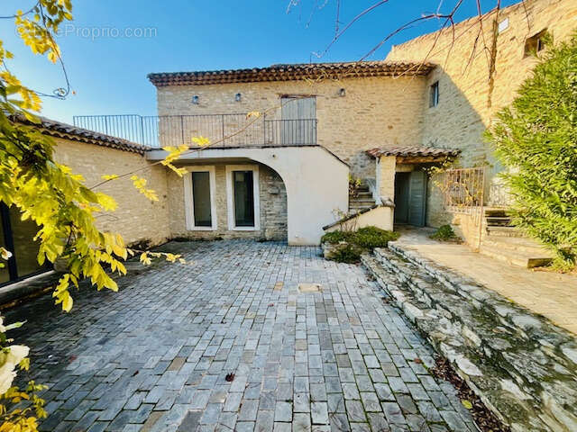 Maison à MENERBES