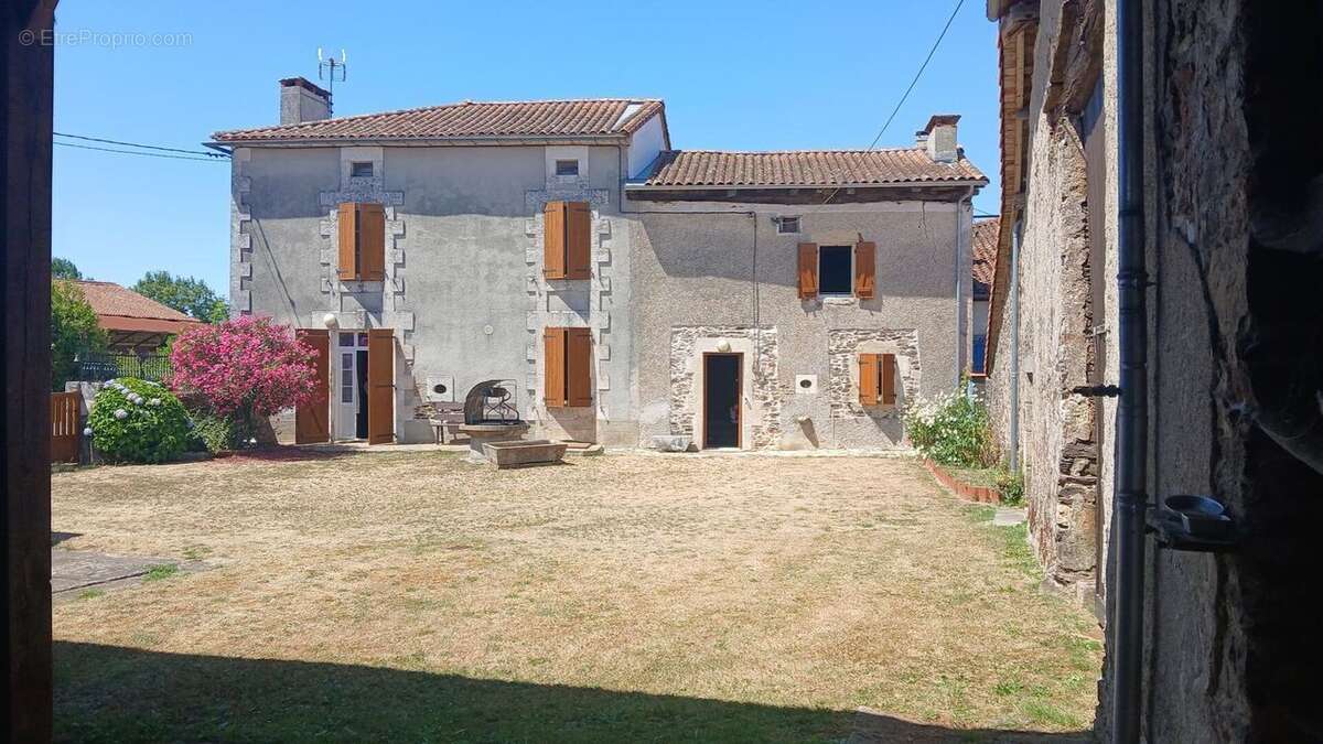 Maison à CHASSENEUIL-SUR-BONNIEURE