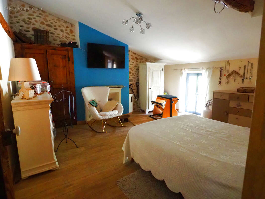 A VENDRE ORAISON Rare à la vente Plein centre Maison de 182 m2 sans travaux - photo 19