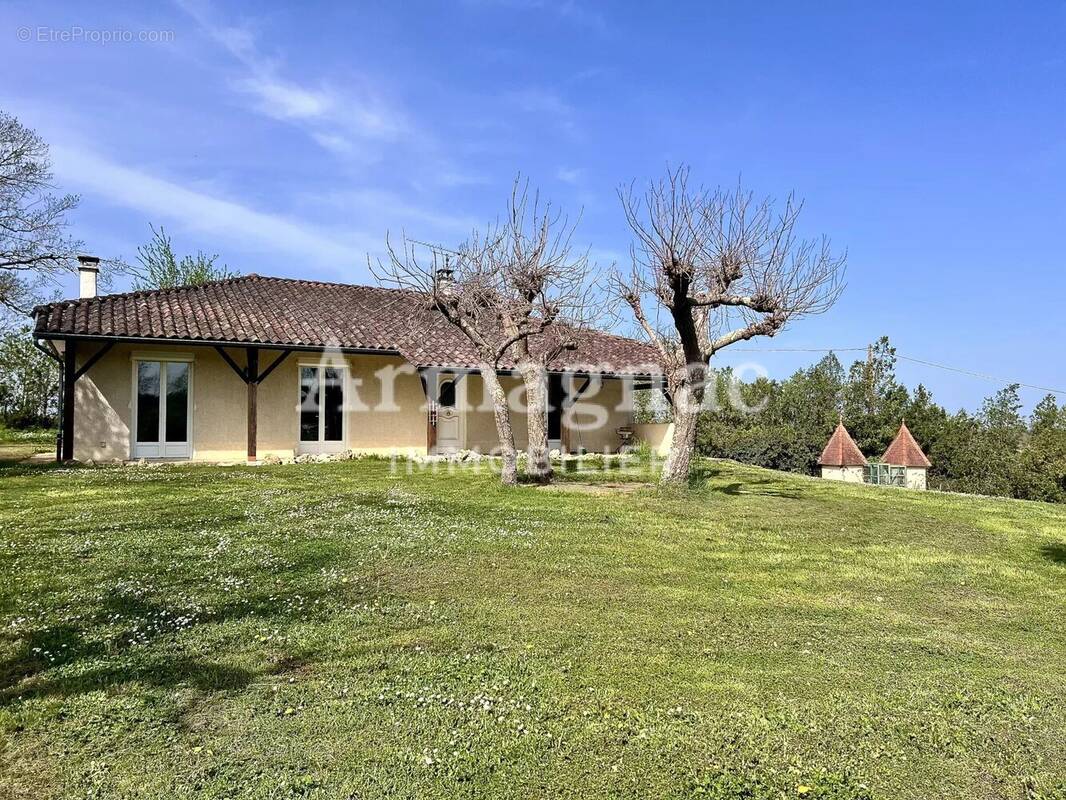 Maison à VIC-FEZENSAC