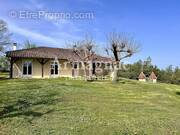 Maison à VIC-FEZENSAC