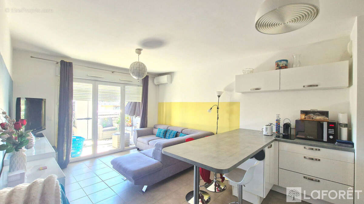 Appartement à ROQUEBRUNE-SUR-ARGENS