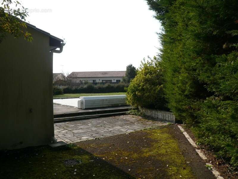 Maison à GENSAC-LA-PALLUE