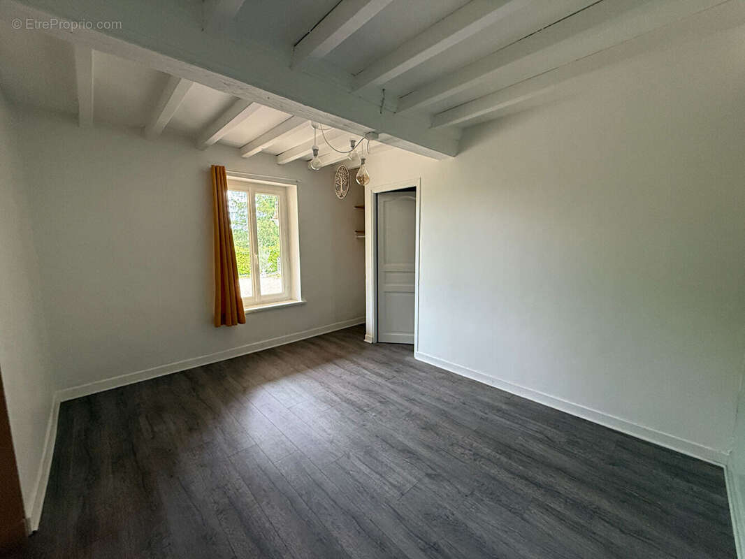 Belle ferme rénovée de 220 m² avec garages et dépendances - photo 13